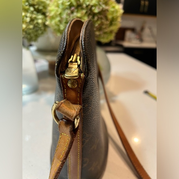 Vintage Authentic Louis Vuitton Crossbody Bucket Purse - Picture 11 of 16